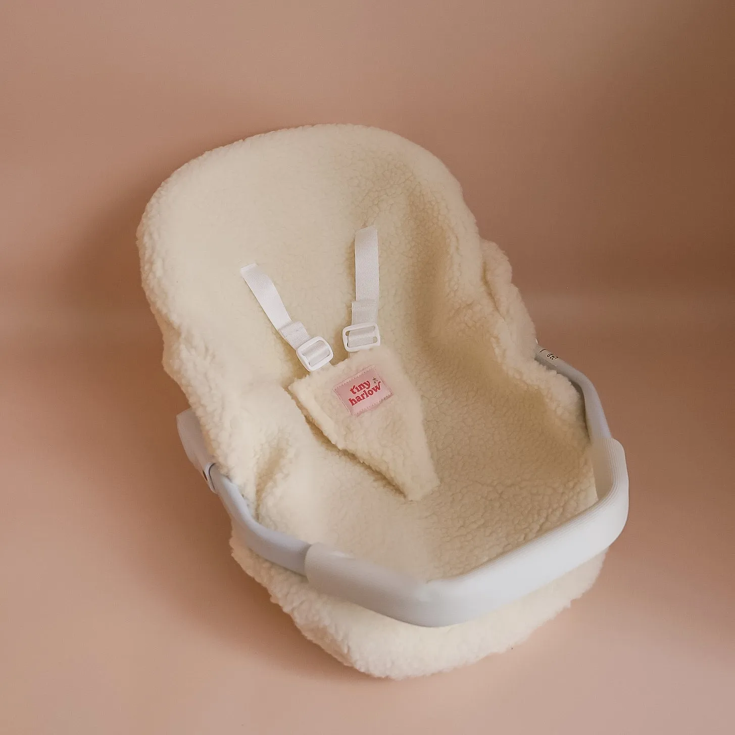 Tiny Harlow Dolls Car Seat Capsule - Cream Sherpa